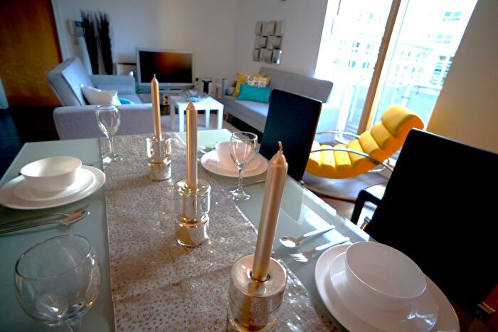 1 Bedroom Flat For Sale In Dearmans Place, Manchester, M3