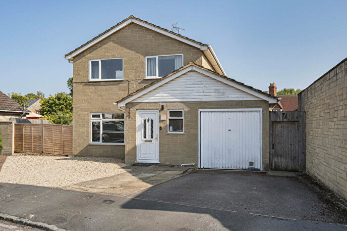 4 Bedroom Detached House For Sale In Chestnut Close, Chesterton, OX26