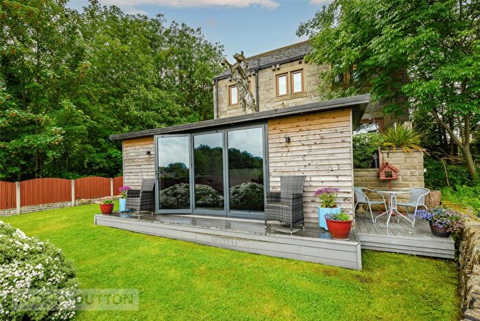 4 Bedroom Detached House For Sale In Riverside Court, Denby Dale, Huddersfield, HD8