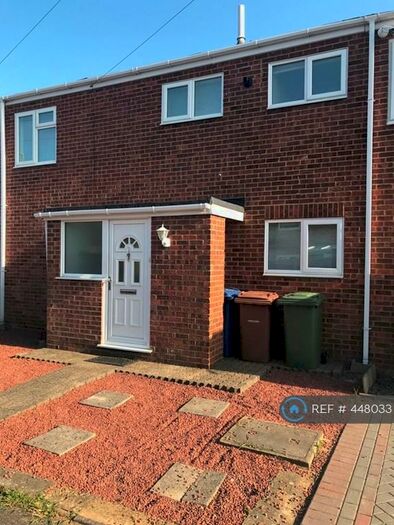 3 Bedroom Terraced House To Rent In Milton Road, Corringham, SS17