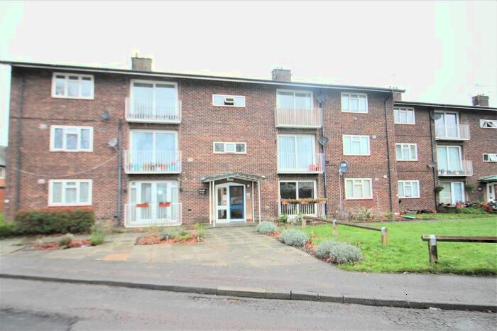 2 Bedroom Flat To Rent In Oakway, Crawley, RH10