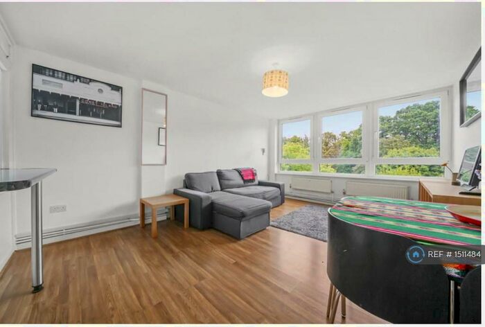 2 Bedroom Flat To Rent In Crystal Court, London, SE19