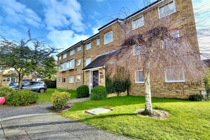 2 Bedroom Flat To Rent In Aylsham Drive, Ickenham, UB10