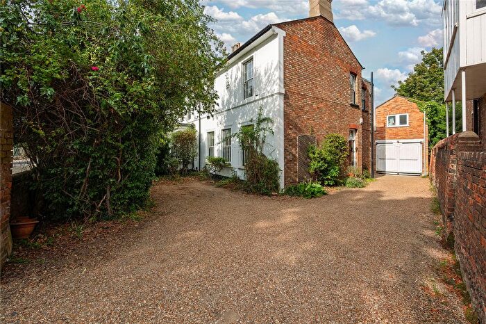 3 Bedroom Semi Detached House For Sale In Kimbolton Road, Bedford, Bedfordshire, MK40