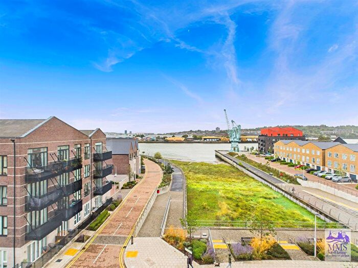 2 Bedroom Flat For Sale In Corys Road, Rochester, ME1