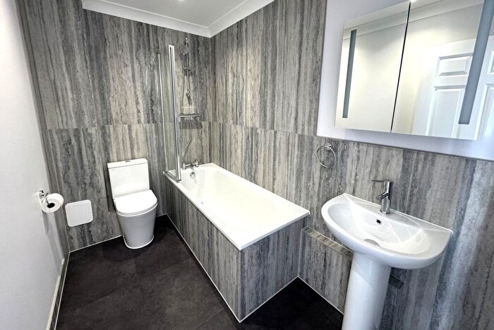 2 Bedroom Flat To Rent In Brighton Road, Horley, RH6