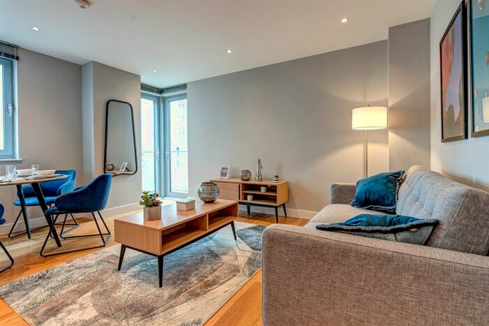 1 Bedroom Flat To Rent In Bute Terrace, Cardiff, CF10