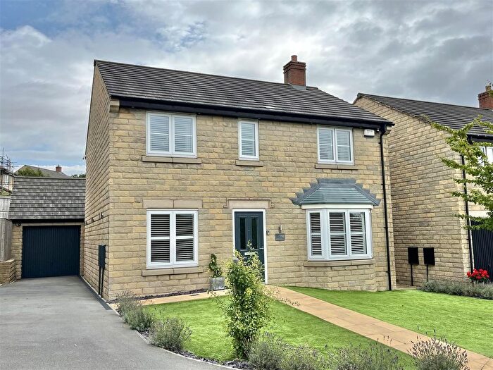 4 Bedroom Detached House For Sale In North Road, Glossop, SK13
