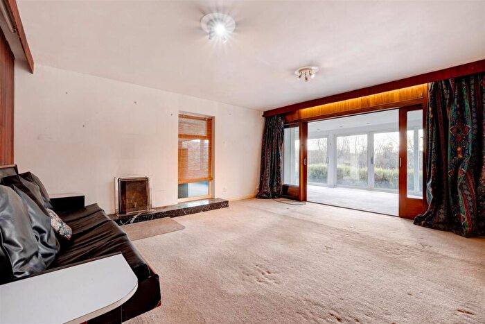 4 Bedroom Detached House For Sale In Ashby Road East Bretby, DE15