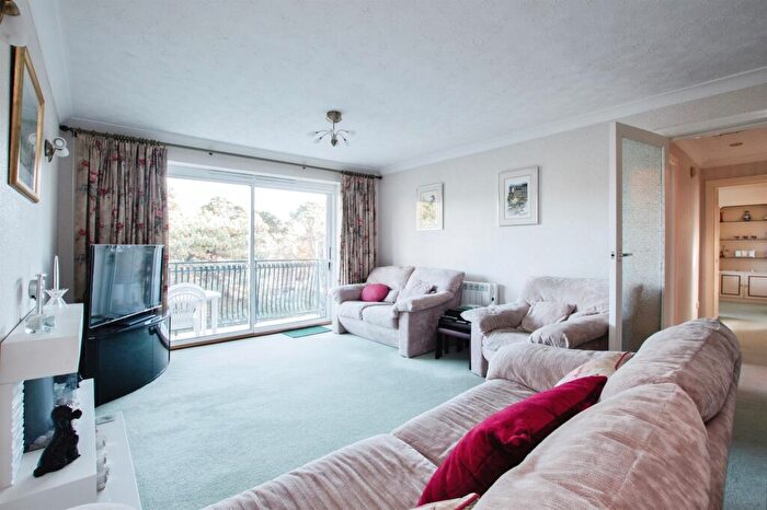 2 Bedroom Flat For Sale In Meyrick Road, Bournemouth, BH1