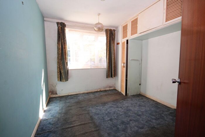 2 Bedroom Flat For Sale In Lantern Close, Wembley, Middlesex, HA0