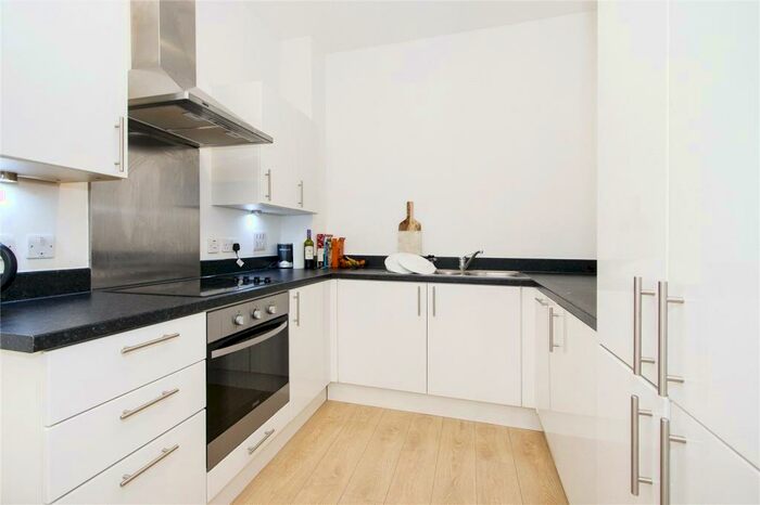 1 Bedroom Apartment To Rent In Northwold Road, Stoke Newington, London, E5