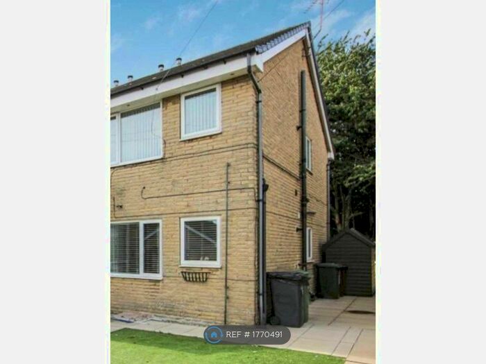 1 Bedroom Flat To Rent In Cromwell Court, Drighlington, Bradford, BD11