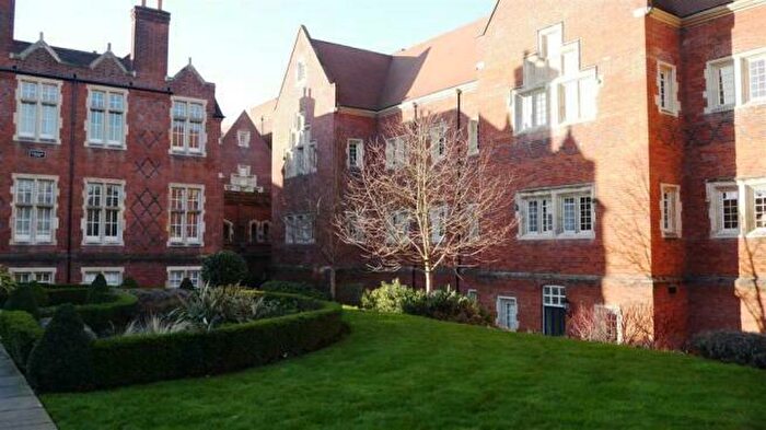 2 Bedroom Apartment To Rent In Tudor Court, The Galleries, Brentwood, CM14