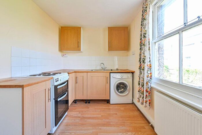 1 Bedroom Maisonette To Rent In York Road, Woking, GU22