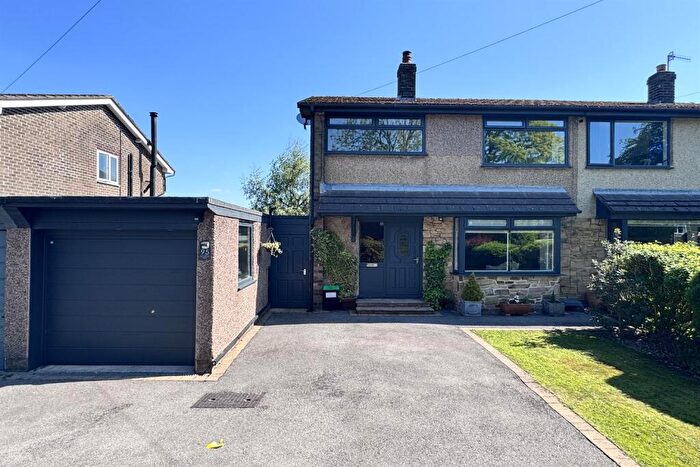 4 Bedroom Semi-Detached House For Sale In Manchester Road, Chapel-En-Le-Frith, High Peak, SK23