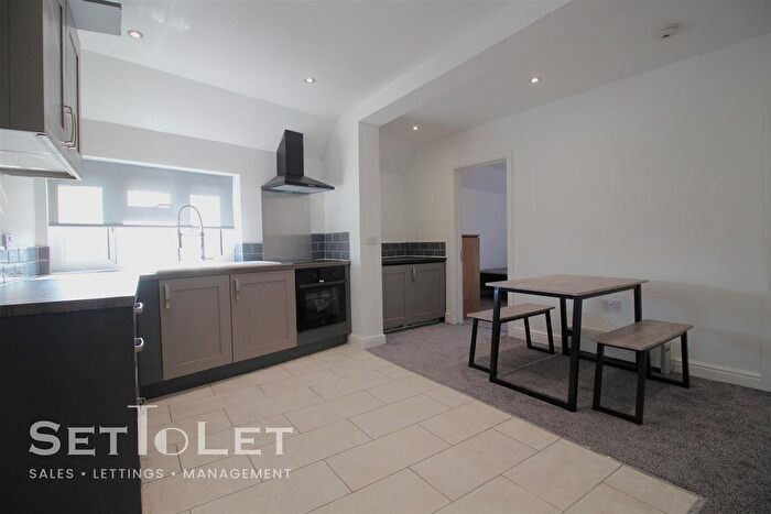 3 Bedroom Flat To Rent In Strathdene Road, Selly Oak, Birmingham, B29