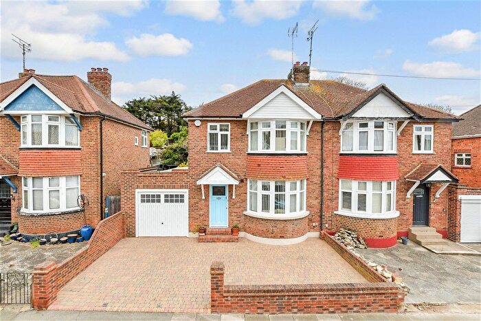 3 Bedroom Semi Detached House For Sale In Bradstow Way, Broadstairs, Kent, CT10