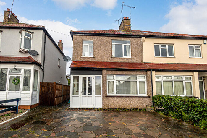 3 Bedroom Semi Detached House For Sale In Rylands Road, Southend-on-sea, SS2