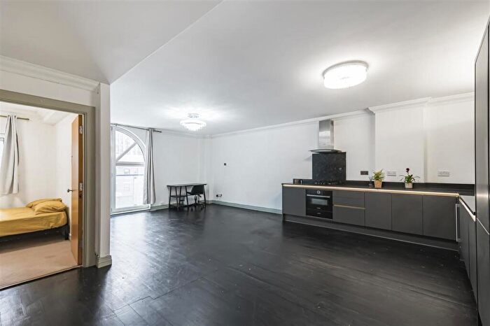 1 Bedroom Flat To Rent In Clove Hitch Quay, SW11