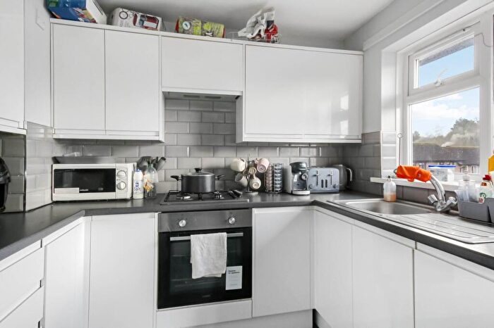 2 Bedroom Apartment To Rent In Worlds End Hill, Bracknell, RG12