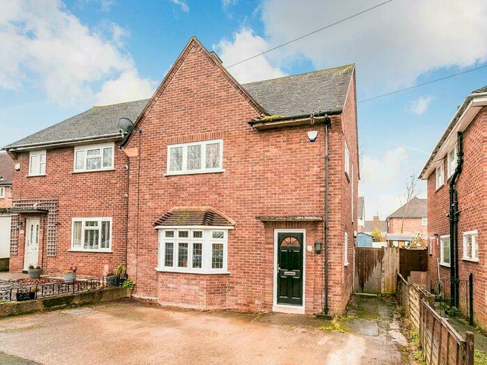 3 Bedroom Semi-Detached House To Rent In Southold Rise London, SE9