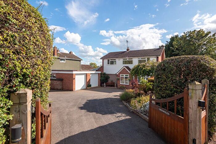3 Bedroom Link Detached House For Sale In Stratford Road, Wootton Wawen, B95