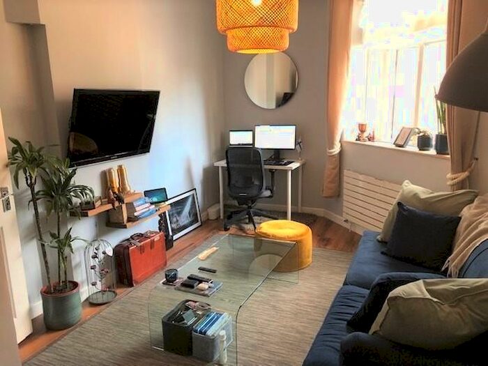 1 Bedroom Apartment To Rent In Surbiton, Surrey, KT6