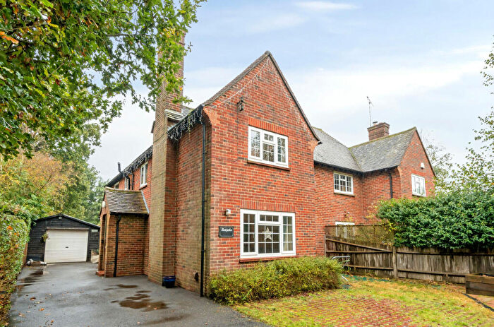 4 Bedroom Semi-Detached House For Sale In Peakfield, Frensham, Farnham, Surrey, GU10