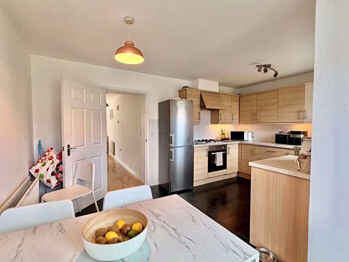 3 Bedroom Town House For Sale In Broomhill Way, Poole, BH15