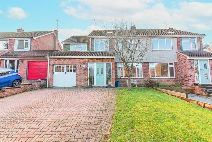 5 Bedroom Semi-Detached House To Rent In Pensford Close, Crowthorne, RG45