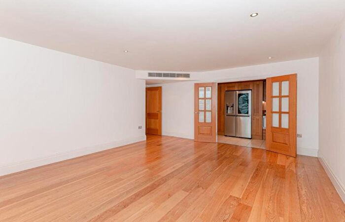 4 Bedroom Apartment To Rent In Finchley Road, St John's Wood, London, NW8