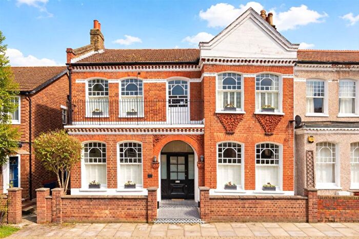 5 Bedroom Semi Detached House For Sale In Dafforne Road, Tooting, SW17