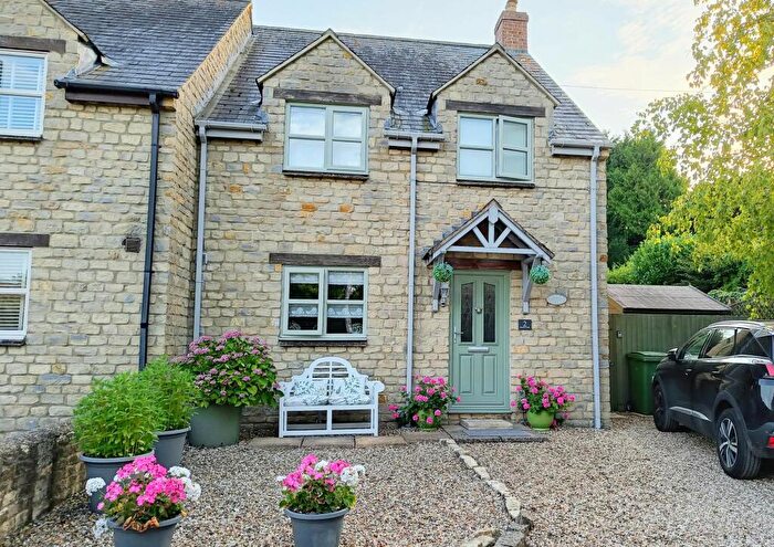 3 Bedroom Semi-Detached House For Sale In Hinton-In-The-Hedges, Brackley, NN13