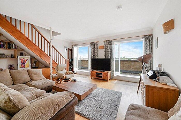 2 Bedroom Apartment To Rent In Narrow Street, London, E14