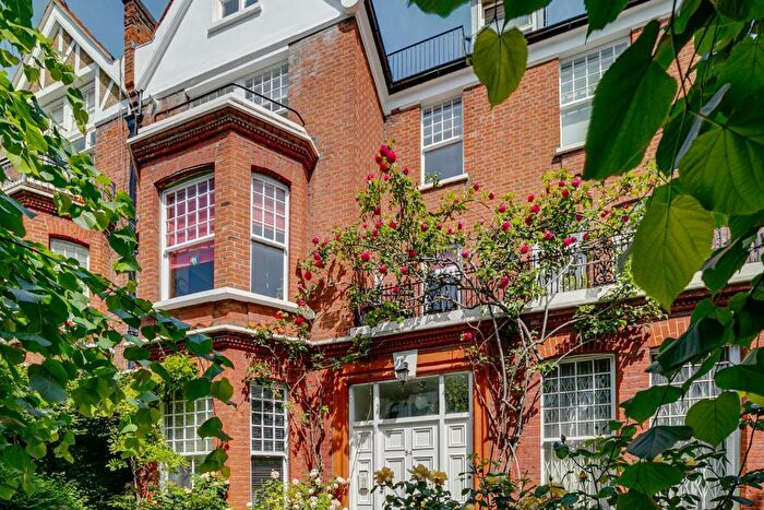 2 Bedroom Flat To Rent In Compayne Gardens, London, NW6