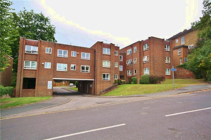 2 Bedroom Flat To Rent In Harvey Road, Guildford, Surrey, GU1