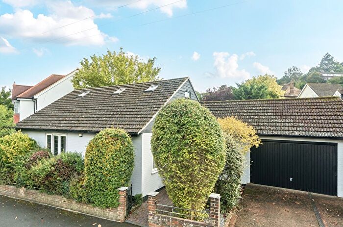 4 Bedroom Detached House For Sale In Farncombe, Surrey, GU7
