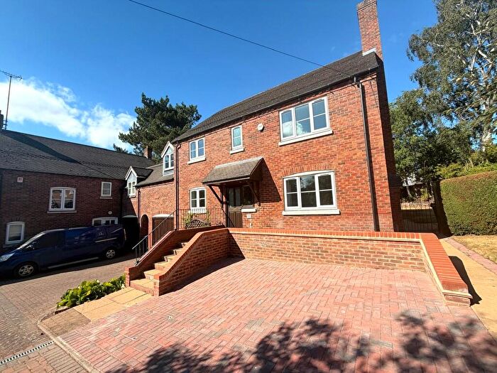 4 Bedroom Link Detached House To Rent In Newton Road, Burton-on-Trent, DE15