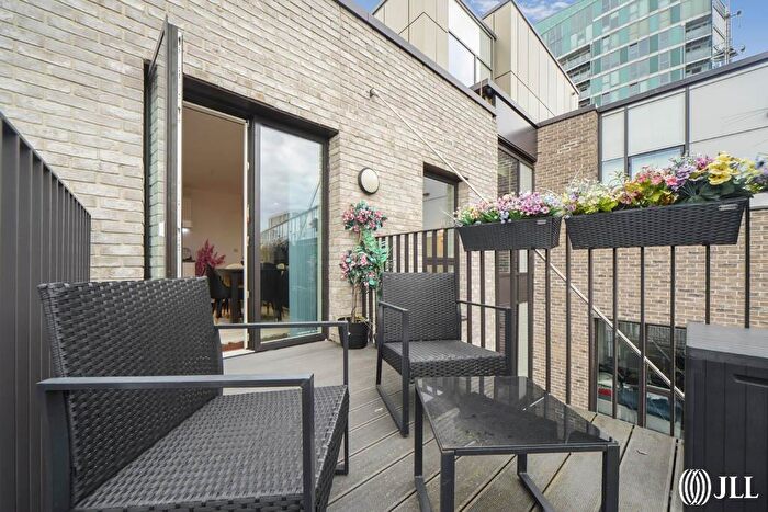 2 Bedroom Apartment To Rent In Southmere Building, London, E15