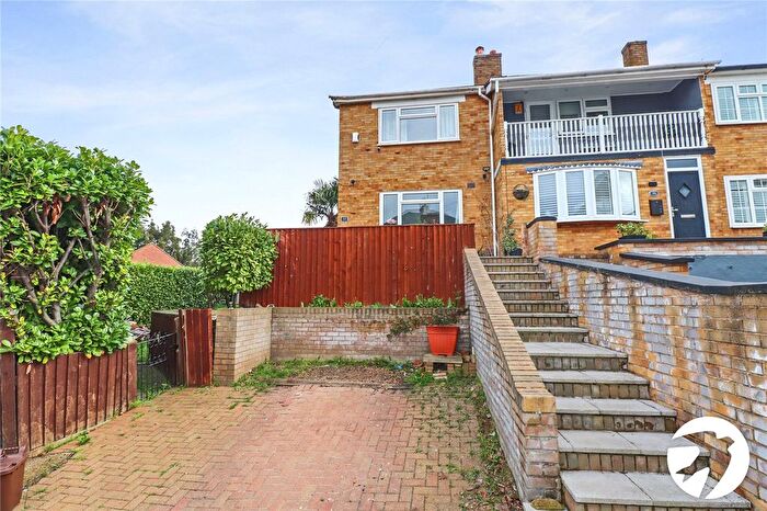 3 Bedroom End Terrace House For Sale In Heron Hill, Belvedere, Kent, DA17