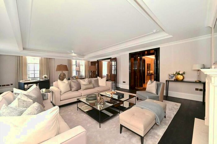 3 Bedroom Flat To Rent In Whitehall Place, London, SW1A