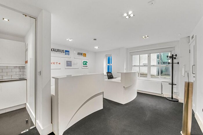 2 Bedroom Mews For Sale In Eastbourne Mews, Bayswater, W2