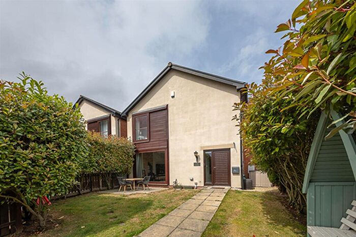 4 Bedroom Semi Detached House For Sale In Hawthorn Grange, Brunton Lane, Newcastle Upon Tyne, NE13