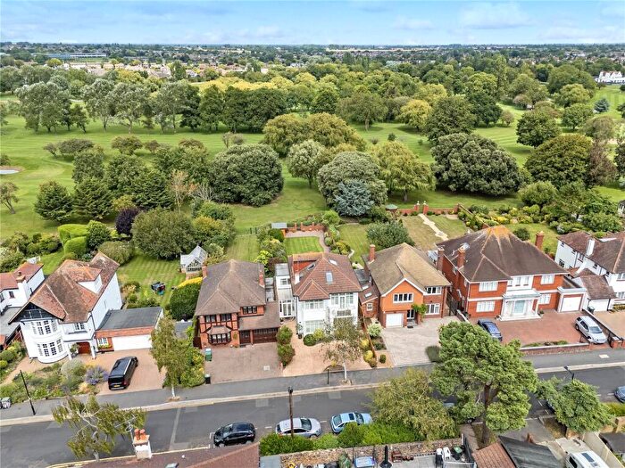5 Bedroom Detached House To Rent In Colbert Avenue, Thorpe Bay, Essex, SS1
