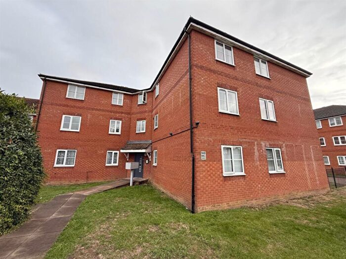 2 Bedroom Flat For Sale In Greenwood Avenue, Enfield, EN3