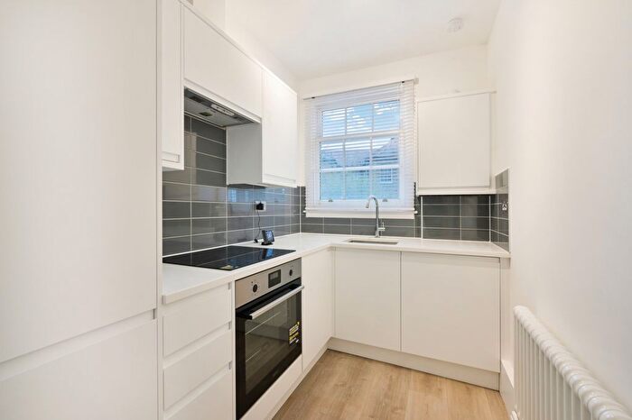 3 Bedroom Flat To Rent In Mitre Road, London, SE1