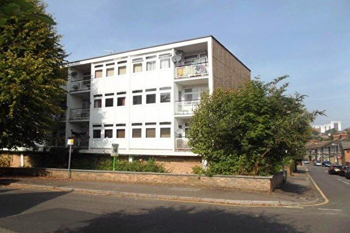 2 Bedroom Flat To Rent In Warley Mount, Brentwood, CM14