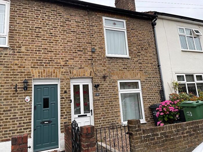 2 Bedroom Cottage To Rent In St. James Road, Carshalton, Greater London, SM5