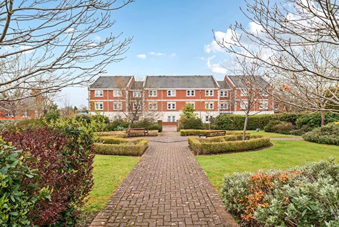 1 Bedroom Flat To Rent In St. Lukes Square, Guildford, Surrey, GU1